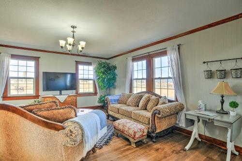 Secluded Bonanza Home with Antique Furnishings