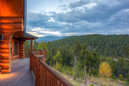 Balcony/terrace, Luxury Log Black Hawk Retreat with Private Hot Tub! in Central City