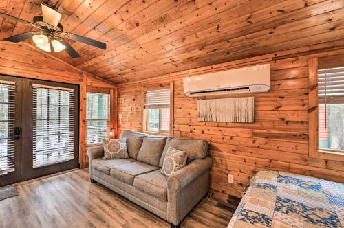 Beautiful New Bern Studio Cabin with Fire Pit!