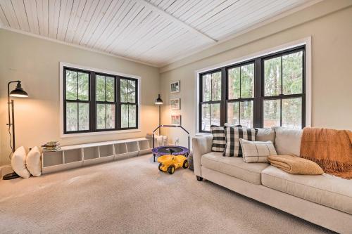 Pocono Pines Family Home with Private Hot Tub! in Pocono Pines, USA