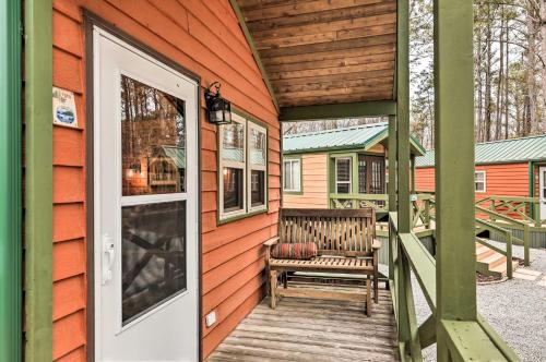 Charming New Bern Log Cabin - Pets Welcome!