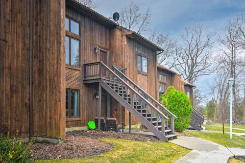 Vernon Township Home with Deck on Golf Course