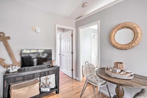 Bright Belmar Cottage < Half Mi to Boardwalk! in Belmar