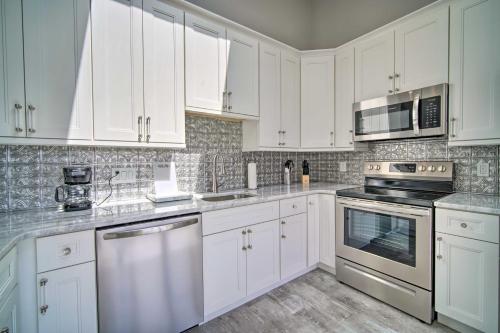 Condo w/ Bay Views ~ 5 Mi to Atlantic City! in 布里根泰恩
