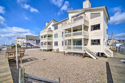 Condo w/ Bay Views ~ 5 Mi to Atlantic City! in 布里根泰恩