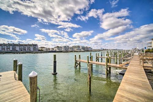 Condo w/ Bay Views ~ 5 Mi to Atlantic City! in 布里根泰恩