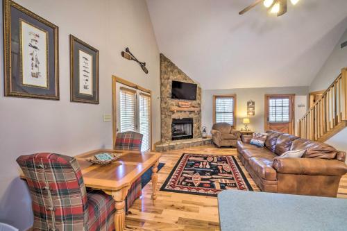 Quaint Lakeside Cabin with Pond and Fire Pit! in Lewisburg, USA