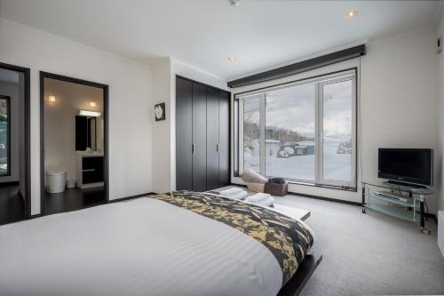 Shochikubai by H2 Life near Garden of Wind