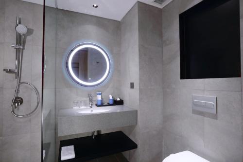 Bathroom, GRAND ASTON Puncak Hotel & Resort near Amen Chinese Restaurant