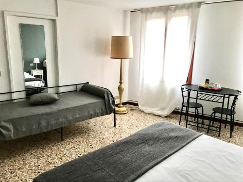 Venice and Venice Apartments - private rooms in shared apartment 5