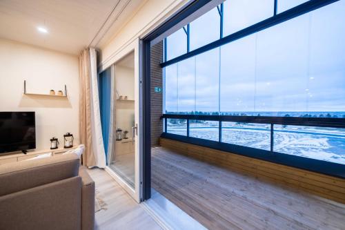 Balcony/terrace, Aurinkoranta Apartments by Hiekka Booking in Kalajoki