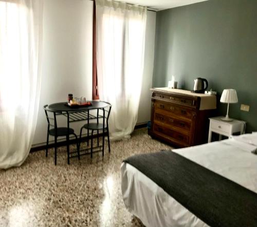 Venice and Venice Apartments - private rooms in shared apartment, Benátky (fotografie 8)