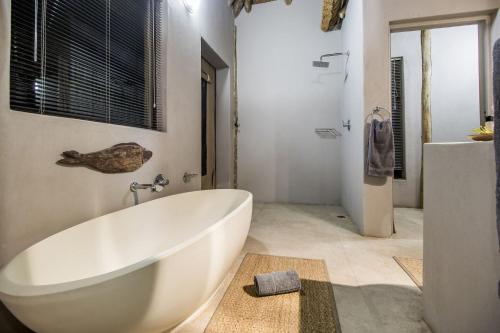 Bathroom, LookOut Safari Lodge in Cullinan