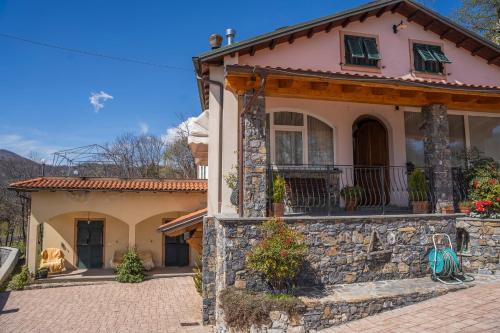 028 - Agriturismo "Il Boschetto" con PISCINA, Pace E Natura - Camera Familiare in Cavizzano