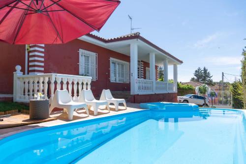  VILLA LUJOSA PRIVADA con PISCINA, Pension in Huelves bei Estremera