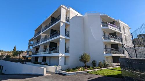 Superbe T2 en résidence avec piscine et parking - Location saisonnière - Vallauris