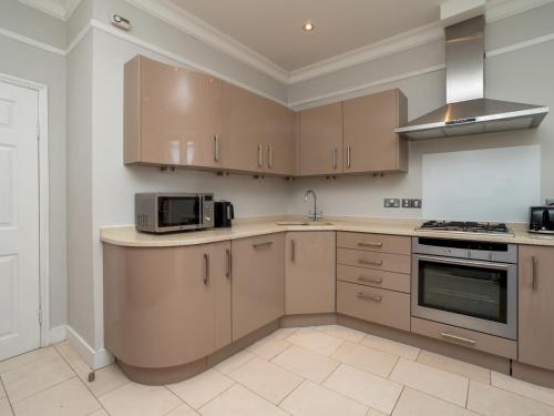 Pass the Keys Spacious 3 bed apartment in prime central location