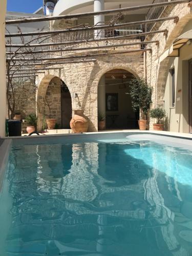  Mokamvilia in Petrokefálion