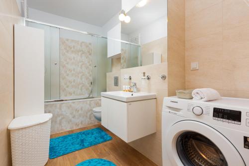 Mokotow Business Center Apartments by Renters - image 4