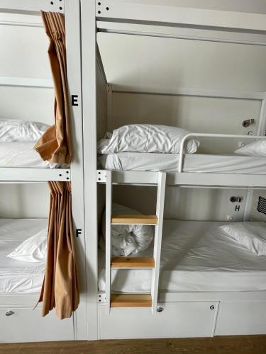 4 bunk beds