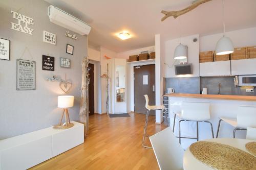 Apartment with Sea View image 10
