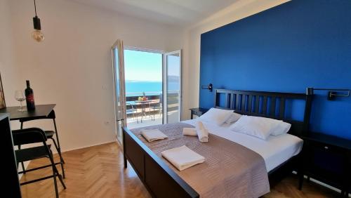Studio with Sea View image 7