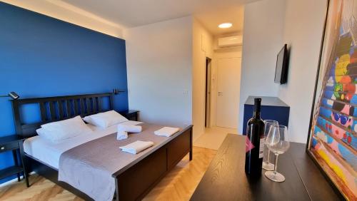 Studio with Sea View image 9