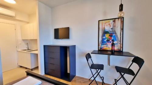Studio with Sea View image 8