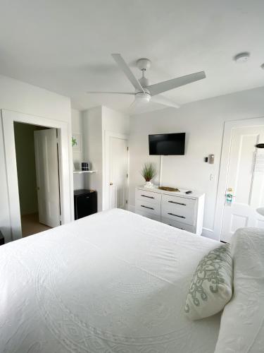 By The Sea Guests Bed & Breakfast and Suites By The Sea Guests Bed & Breakfast and Suites