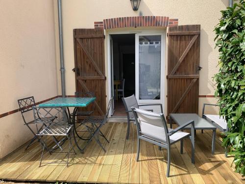 Cottage en duplex meublé au calme proche Orleans gîte à louer Golf Limère