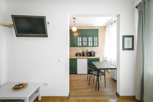 Floral & Cozy Studio in Heart of Sofia Center by Flat Mаnager, Sofia (Foto 6)