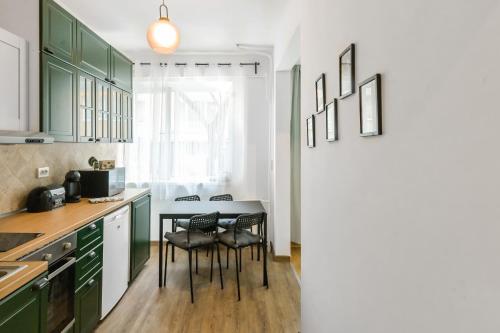 Floral & Cozy Studio in Heart of Sofia Center by Flat Mаnager, Sofia (Foto 10)