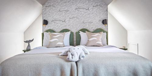 1 king bed, 2 twin beds