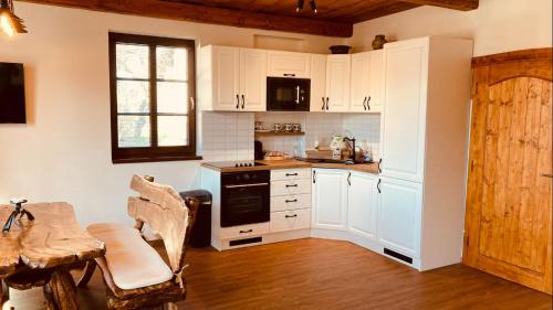 Fasiliti, Penzion, Restaurace Jaro Věšín Brdy (Penzion, Restaurace Jaro Vesin Brdy) in Plzen