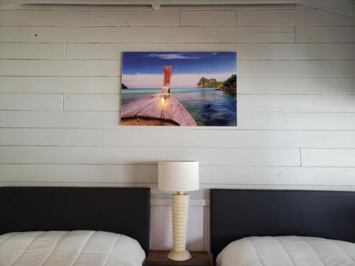 Double Room with Pool View image 4