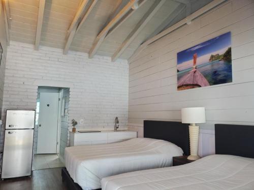 Double Room with Pool View image 1