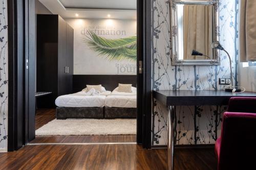 Family Room (2 Adults + 2 Children)