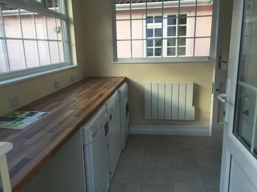 Spacious family & dog friendly home from home with sea views and private garden in Porlock