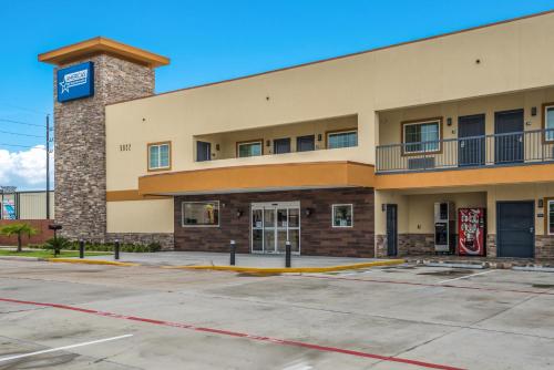 Americas Best Value Inn & Suites Houston at Hwy 6 - image 7