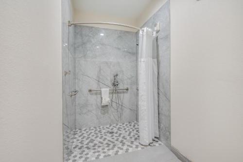 King Room - Disability Access image 5