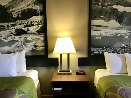 Super 8 by Wyndham Helena - image 10