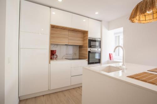  Sea, Surf & The City-RENOVATED APRIL 2022 in Costa da Caparica