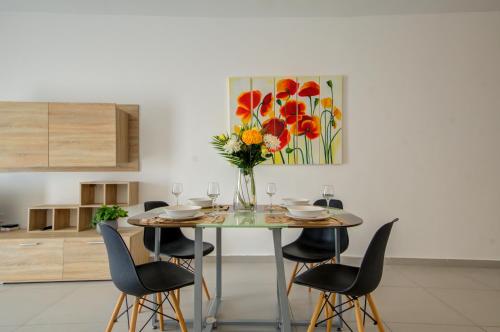 2 Bedroom Apts and Penthouse close to Bugibba Promenade by ShortletsMalta 3