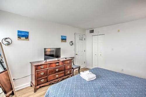 Lovely Condo with Pool - Walk to Family Kingdom! - image 10