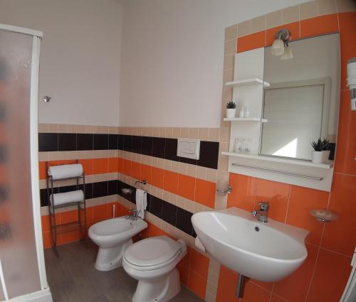 Double Room image 3