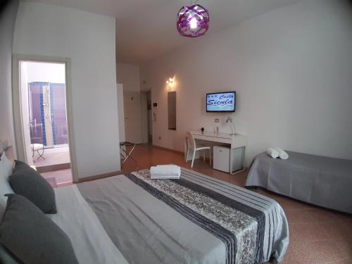 Family Room with Side Sea View image 2