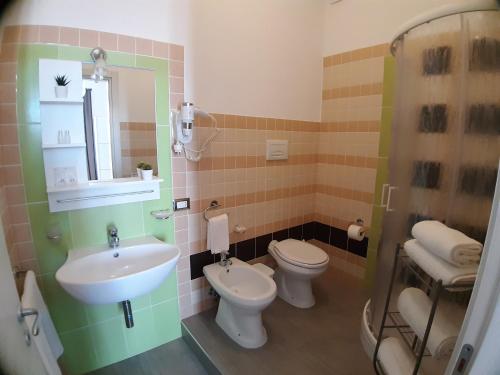 Superior Triple Room with Sea View image 3