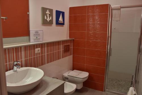 Bathroom, B&B Marina Blu in Giardini Naxos
