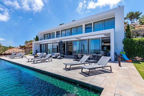  Luxury Villa Minimal - Golf Course View in 07840 Santa Eularia des Riu