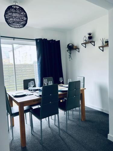 設施, Five Bedroom Five Bathroom House - Dalkeith in 達爾基斯